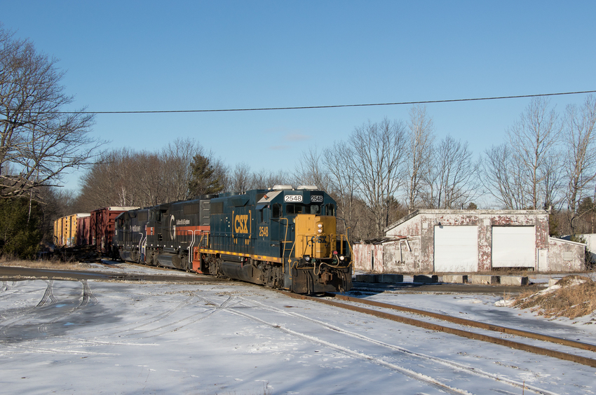 Photo of CSXT 2548 Leads RUPO at Blue Rock Rd.