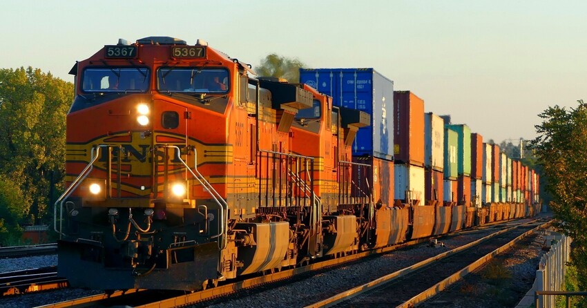 Photo of BNSF moves containers through Joliet