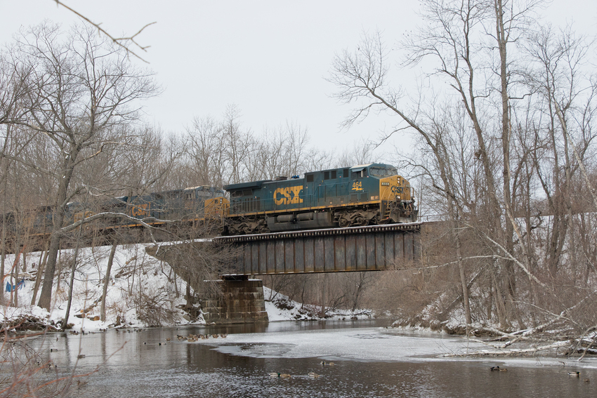 Photo of CSXT 464 Leads M426 at Messalonskee Stream