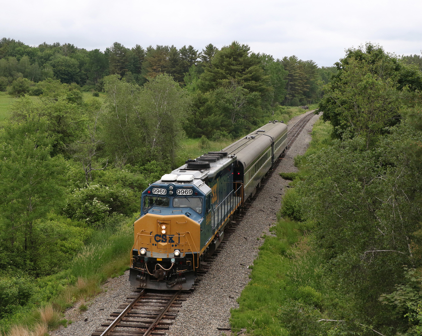 Photo of CSXT 9969 Leads W001 at Rt. 202 in Monmouth