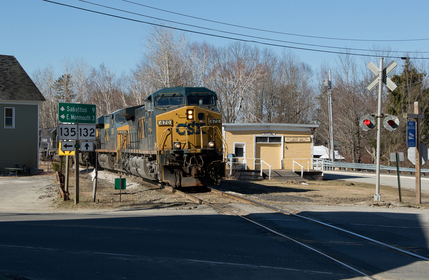 Photo of CSXT 470 Leads M426 at Monmouth