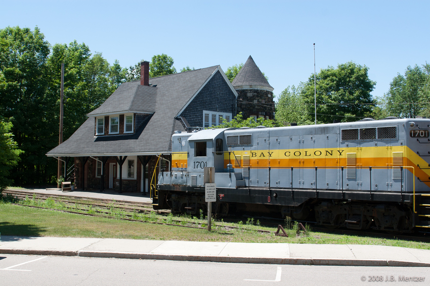 Photo of Bay Colony westbound at Millis Station