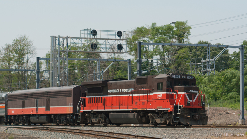 Photo of P&W Passenger Train approaches the Roger Williams Zoo