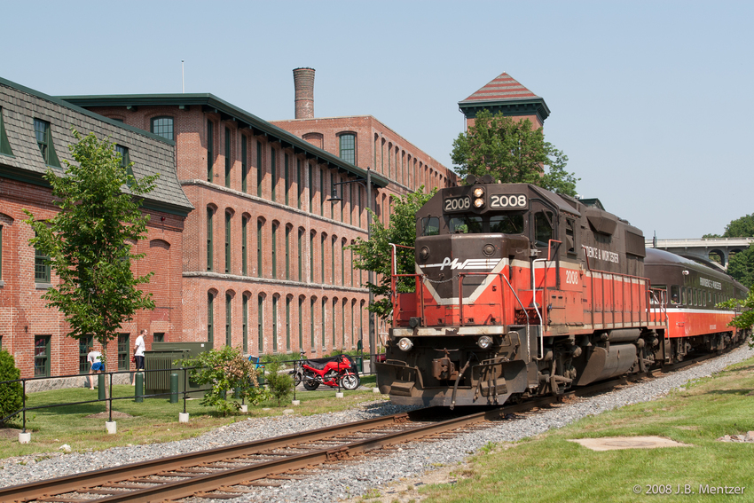 Photo of P&W Passenger Train heads for the Roger Williams Zoo