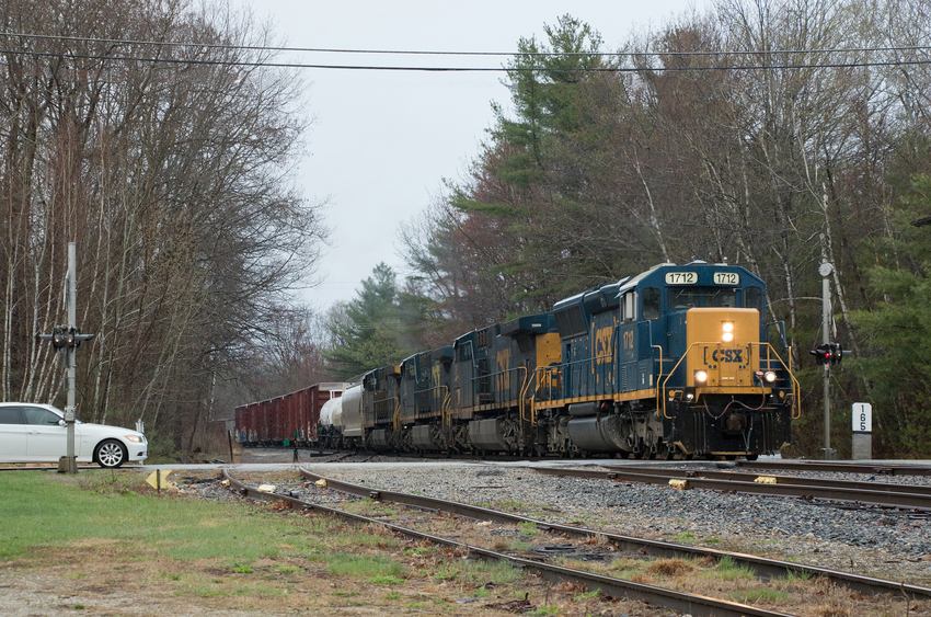 Photo of CSXT 1712 Leads M427 at Hacketts