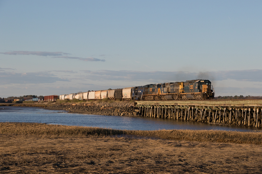 Photo of CSXT 8014 Leads M427 at the Scarborough Marsh