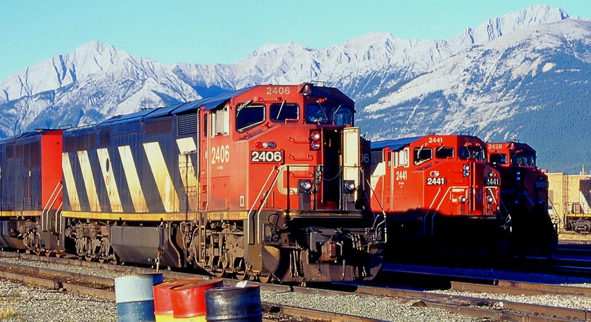 Photo of CN C40-8M locomotives at Jasper AB