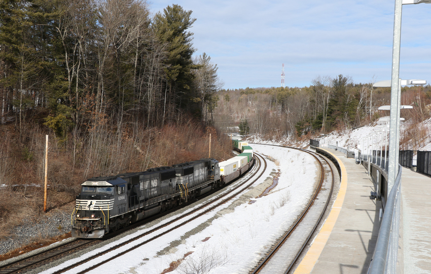 Photo of NS 6964 Leads 23K at Wachusett Station