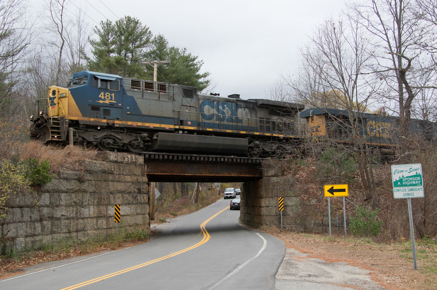 Photo of CSXT 481 Leads M427 over Rt. 85 in Exeter